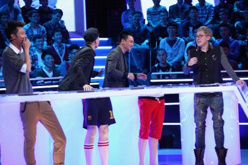 深圳衛視《男左女右》嘉賓上下身錯位引網友神吐槽