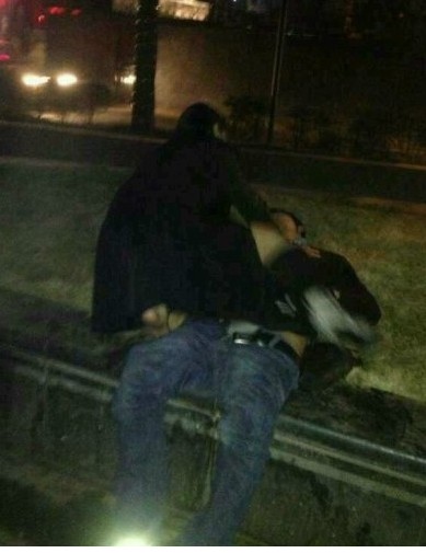 成都猛女鬧市區(qū)強奸過路男人，路邊野戰(zhàn)完事后提上褲子瀟灑離開