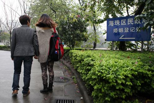 廣州首對同性戀情侶欲登記結婚，卻被工作人員拒絕并“教育”