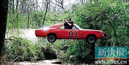 惡搞奧巴馬：美國網友“神PS”惡搞奧巴馬持槍射擊圖片