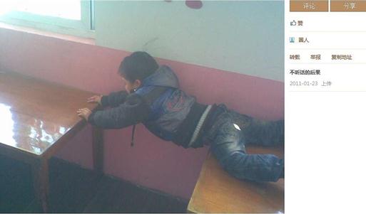 變態90后女教師揪幼童雙耳離地20厘米，網友人肉搜索出女教師多張虐童照