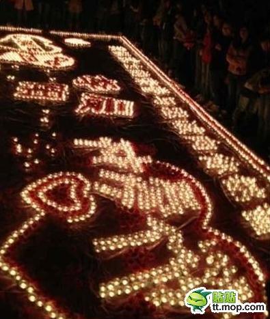 吊絲能逆襲么？男子赴大學點3千支蠟燭求婚，保安花半小時吹滅