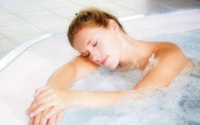 洗澡時突然暈倒怎么急救？洗澡暈塘的急救與預防