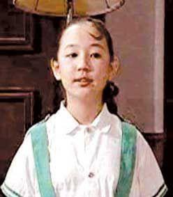 關凌在《我愛我家》中飾演賈圓圓，童星關凌與姬云飛喜得貴子，網友送名姬關干部、姬關食堂