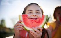 怎么吃西瓜才健康？吃西瓜主食要減半