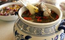 入夏后飲食多煲袪濕湯 少吃冷飲多運(yùn)動