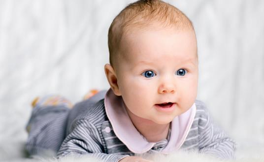 寶寶為什么哭鬧？如何教導寶寶去愛？