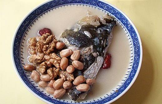 孕媽媽要補充蛋白質(zhì)?花生魚頭湯怎么做?