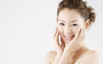 摸臉太毀容顏！護膚陋習你必知！