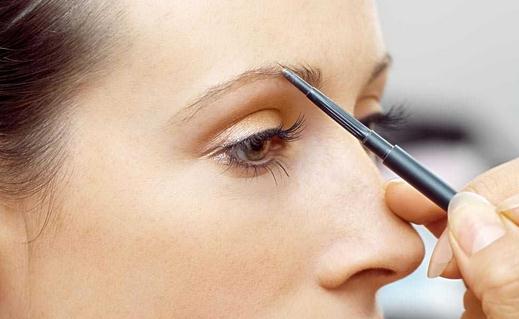 15個(gè)畫眼線的小秘密：眼線怎么更持久？