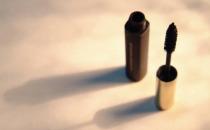 怎么貼假睫毛才能自然？