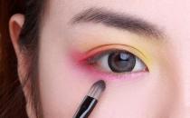 約會來畫個持久妝！放心KISS沒問題！