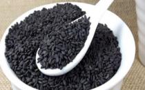 想要白發變黑發吃什么？黑豆幫你黑發