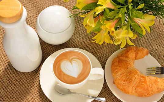 秋季營養(yǎng)早餐:清粥加小菜