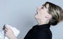 打噴嚏的原因是什么？打噴嚏為什么不能用手捂？