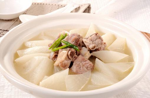 冬季養(yǎng)生多喝蘿卜湯