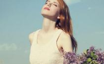 能讓胸部挺起來的幾個穴位