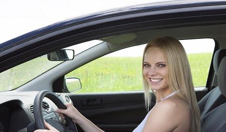 開車上班防曬有道:不做陰陽臉