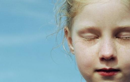 有人愿自瞎雙眼？美國一女子失明后稱從未如此快樂