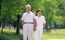 散步強身助眠 老人長壽秘籍