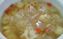 冰糖銀耳湯怎么做？冰糖銀耳湯的做法及功效