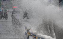 暴雨內澇行人如何保人身安全？下雨天注意事項