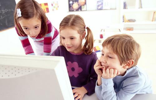家長禁止孩子在7歲之前玩電腦