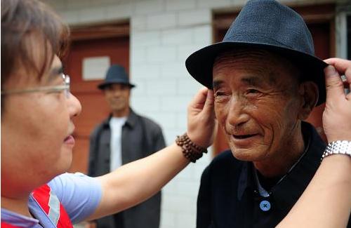 冬季戴帽好比暖瓶加塞 老人冬季戴帽好處多