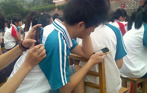 你的孩子患上“手機依賴癥”了嗎