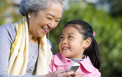 孩子該不該給老人帶？老人帶孩子的特點(diǎn)