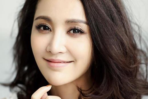 教時髦短發MM怎么畫彩妝