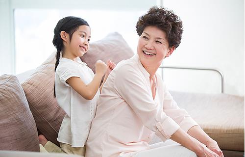 老人捶背優點多