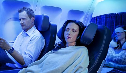 坐飛機吞口水飛機會導致耳膜破裂！