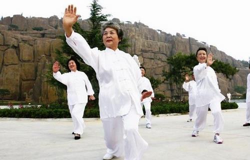 老年人早起晨練要注意什么