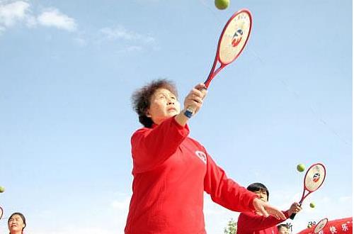 現身說教柔力球活動對老人好處