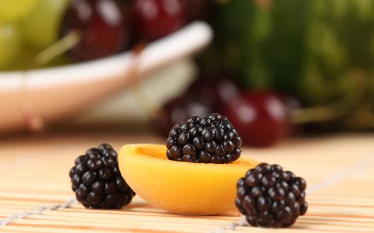 頭發脫落太厲害？桑椹來幫你