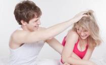 為什么女人喜歡挽男人手臂？