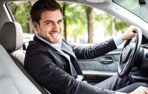 開車的時(shí)候不能做哪些事情