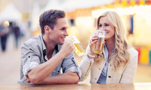 愛喝啤酒的男性需警惕健康問題