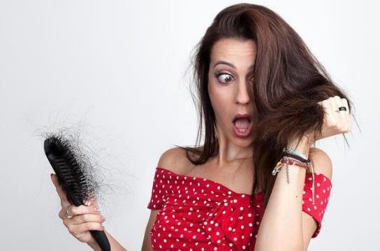 分享生活中實用小技巧 白衣服上碰到油漬用洗潔精洗