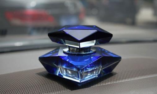 這些日常物品易變成“不定時炸彈” 千萬不可放在車內(nèi)