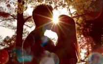 ?女孩子喜歡你會(huì)有的五大表現(xiàn) 表情動(dòng)作透露好感