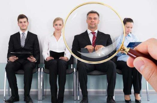 3招對(duì)付職場(chǎng)小人 上策：成為領(lǐng)導(dǎo)的心腹