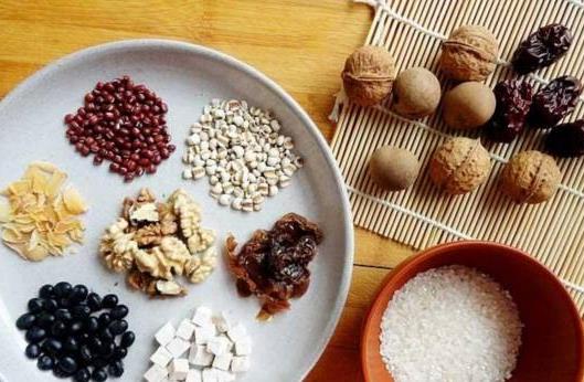 小孩小孩你別饞，過(guò)了臘八就是年 臘八節(jié)吃臘八粥