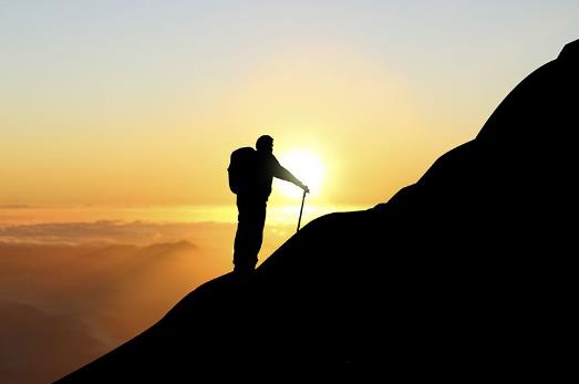 骨科專家稱:爬樓爬山是最笨的運動 膝蓋磨損嚴重