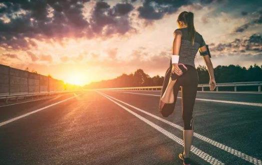 骨科專家稱:爬樓爬山是最笨的運動 膝蓋磨損嚴重