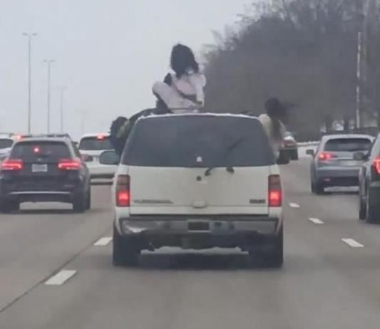 女子在車頂跳舞 為了紅沒底線 什么危險的事都敢做