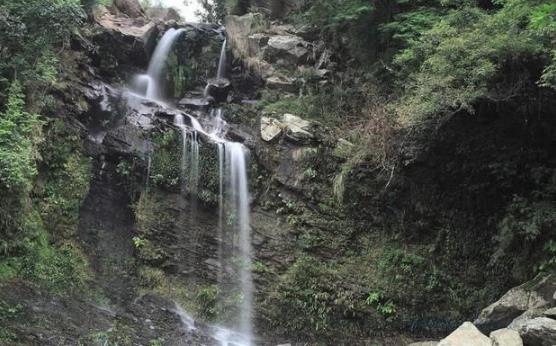 中國(guó)最恐怖的瀑布一泉瀑布 下雨天會(huì)出現(xiàn)新娘身影 還被拍成了電影