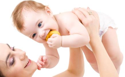 寶寶肚臍眼發炎不用急著去醫院 寶寶肚臍眼發炎的護理方法