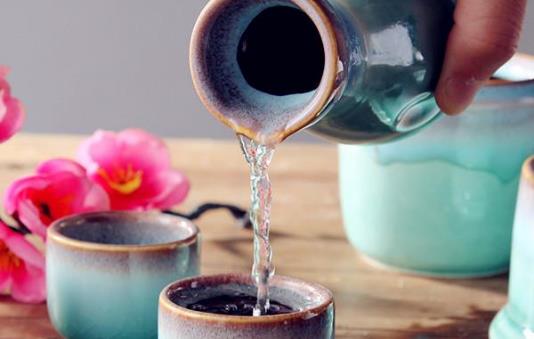 喝酒少不了 這樣做最大程度保護(hù)你的胃